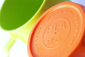 كوب بلاستيك من حمض البوليلاكتيك (PLA).