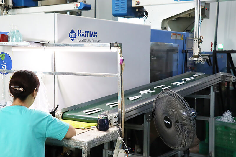 Worker  in injection molding area (4)